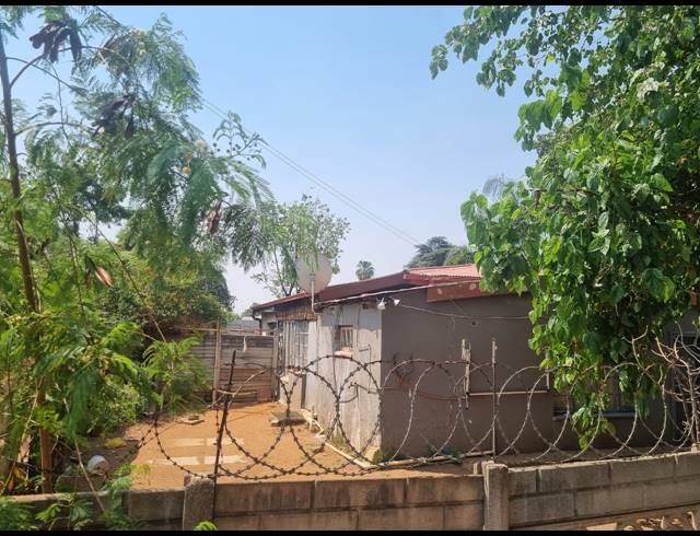 3 BEDROOM HOUSE FOR SALE IN OOS EINDE